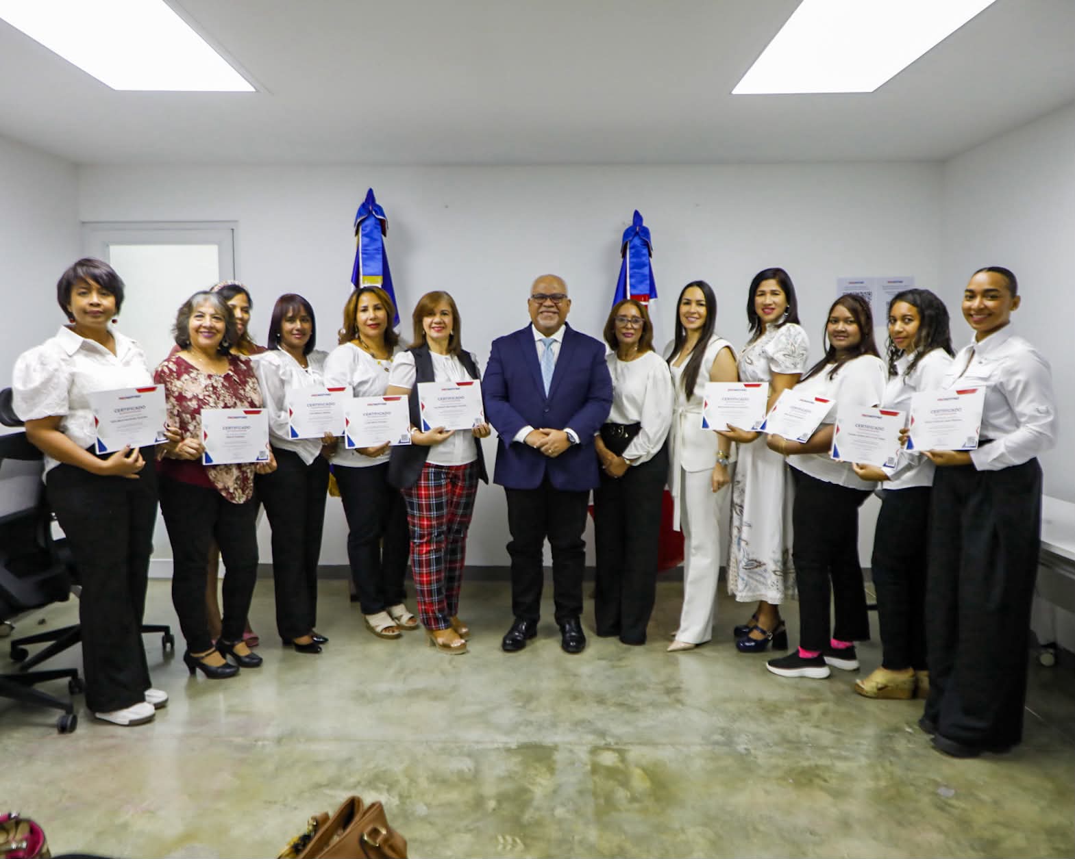 PROMIPYME ENTREGA CERTIFICADOS A 40 MUJERES DE MUPYMECOM